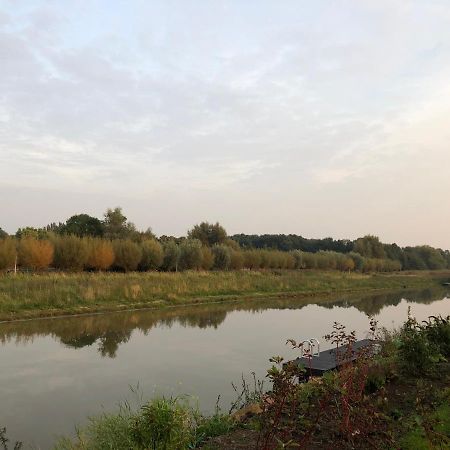 B&B Snurk Stiens, Fijn Verblijf Aan Open Vaarwater Екстериор снимка