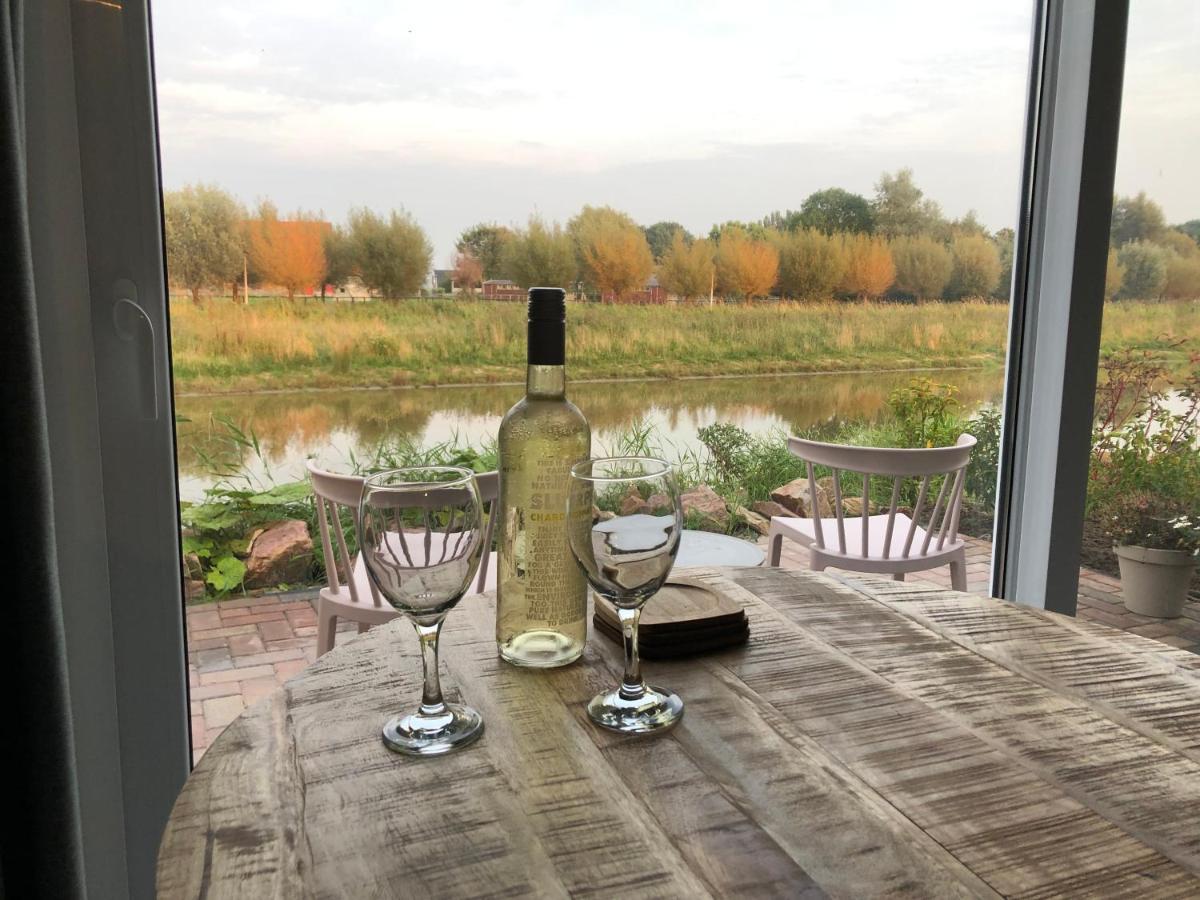 B&B Snurk Stiens, Fijn Verblijf Aan Open Vaarwater Екстериор снимка