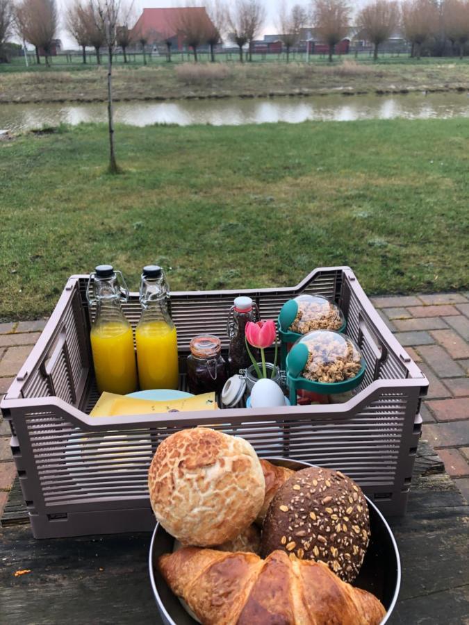 B&B Snurk Stiens, Fijn Verblijf Aan Open Vaarwater Екстериор снимка
